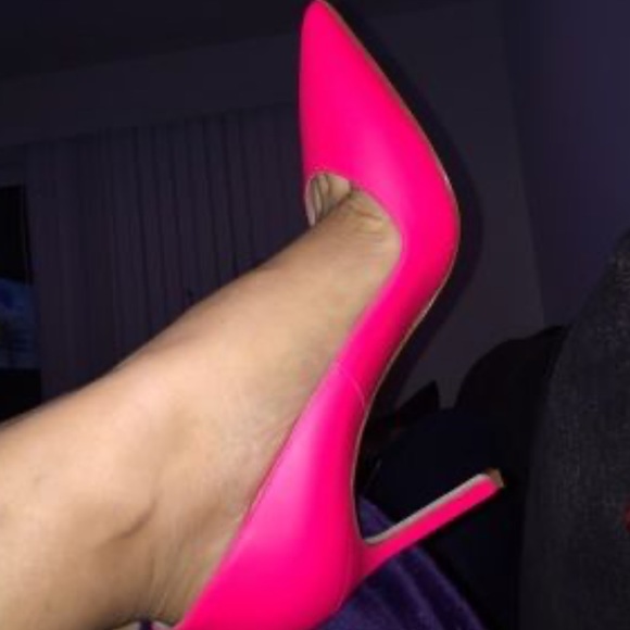 Hot pink suede stilettos!! - Picture 3 of 4